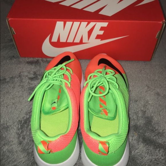 Nike Roshe Run women’s 8/youth size 6 - Picture 5 of 5